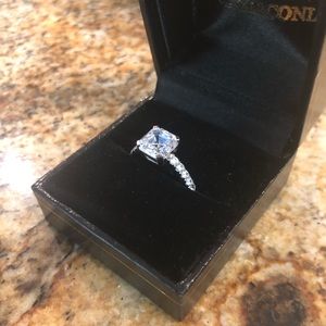 14 kt white gold ring
